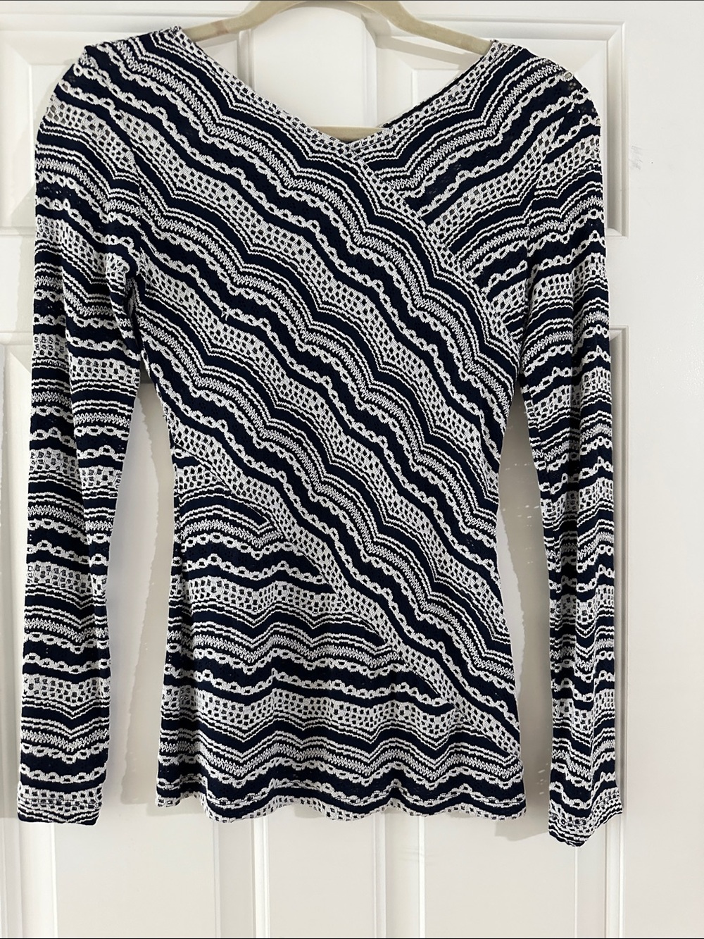 BCBG MaxAzria Women's Navy and White Patterned Long-Sleeve Top
